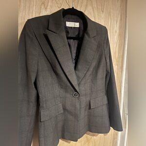 Gorgeous Tahari Women's Gray Plaid Pantsuit-Blazer Jacket and Pants